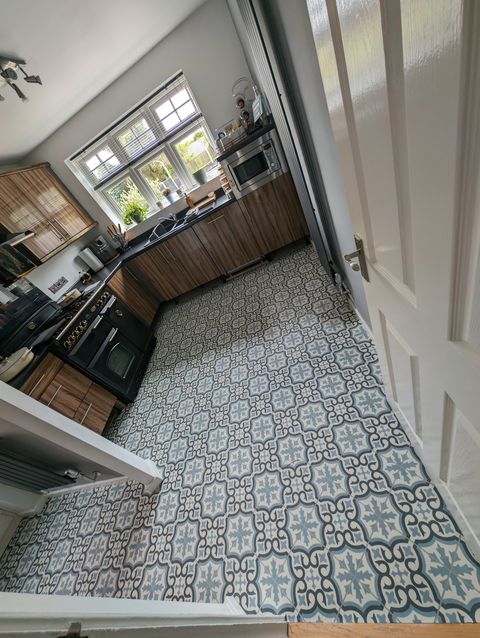 Blue patterned vinyl, kitchen