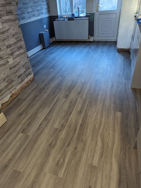 Light grey oak LVT, kitchen-diner